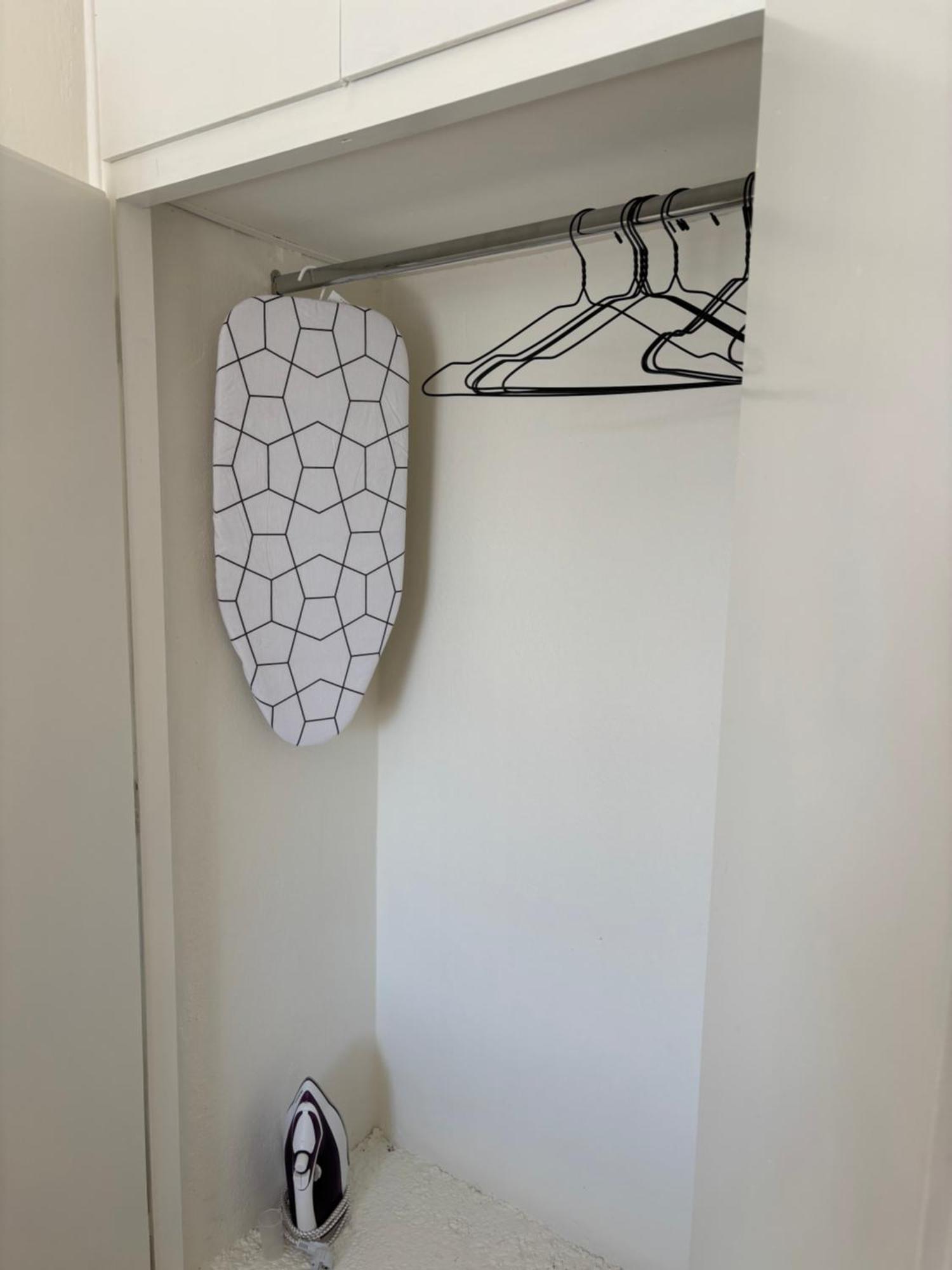 At Polyla Everything Close,nothing Loud Apartmán *