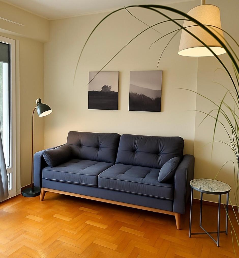 At Polyla Everything Close,nothing Loud Apartmán *